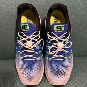 NIKE Zoom Pegasus 33 - Running Shoes. Men Size 10.5. Used.